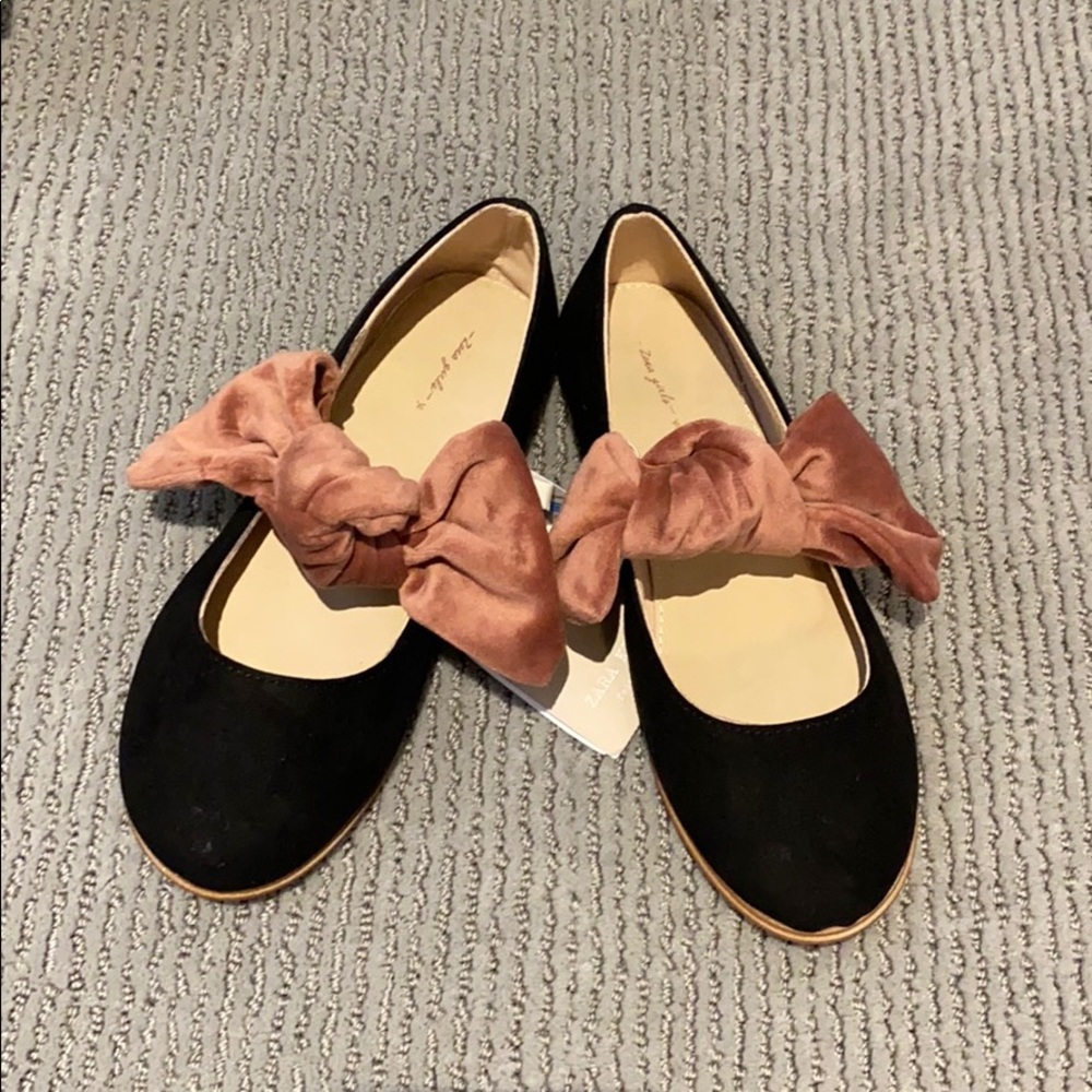 Zara dress shoes with velvet bow detail sz30
